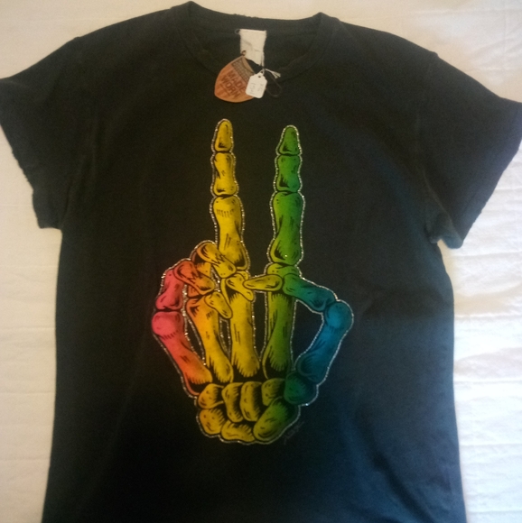 MadeWorn Tops - NWT MadeWorn Distressed Tee